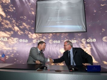 NASA administrator Michael Griffin and the ESA's general director Jean-Jacques Dordain at the signing of the Memoranda of Understanding for JWST & LISA Pathfinder (ESA – S. Corvaja) NASA administrator Michael Griffin and the ESA's general director Jean-Jacques Dordain at the signing of the Memoranda of Understanding for JWST & LISA Pathfinder (ESA – S. Corvaja)