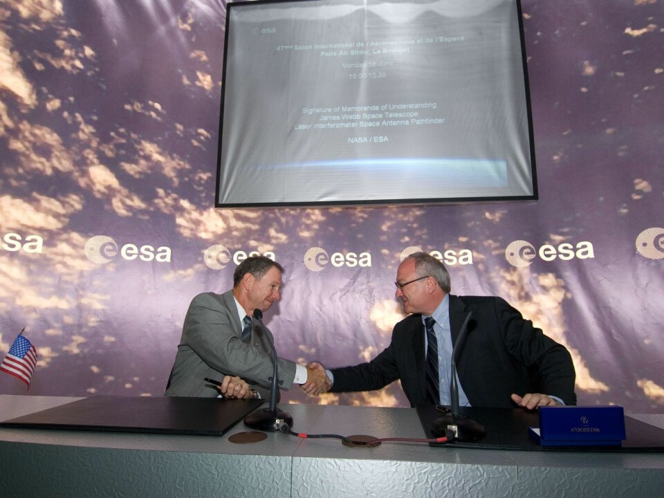 NASA administrator Michael Griffin and the ESA's general director Jean-Jacques Dordain at the signing of the Memoranda of Understanding for JWST & LISA Pathfinder (ESA – S. Corvaja)
