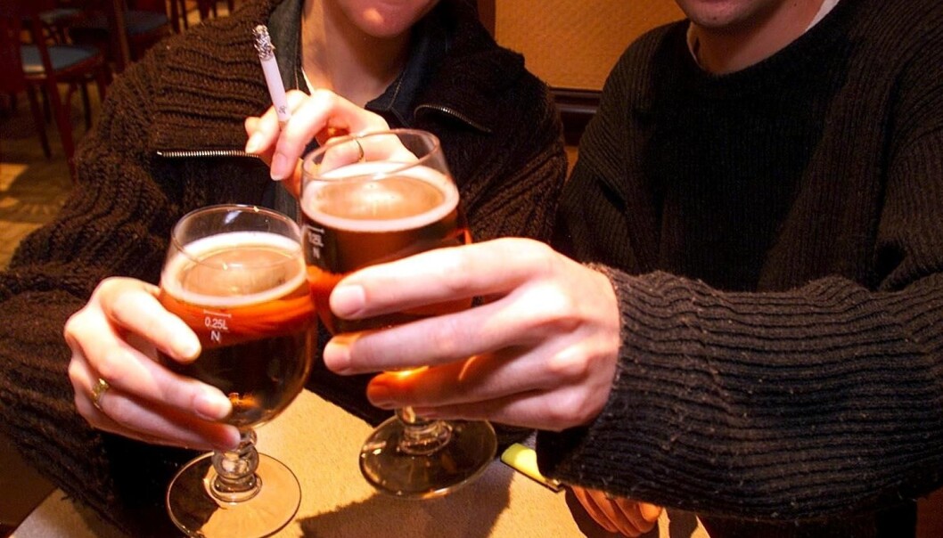 Some studies indicate that wine drinkers are healthier than beer drinkers. However, this may well be connected to the healthy lifestyle of wine drinkers, rather than the health benefits of the wine itself. Beer drinkers have a greater tendency to smoke and to eat unhealthy food. (Photo: Colourbox) Some studies indicate that wine drinkers are healthier than beer drinkers. However, this may well be connected to the healthy lifestyle of wine drinkers, rather than the health benefits of the wine itself. Beer drinkers have a greater tendency to smoke and to eat unhealthy food. (Photo: Colourbox)