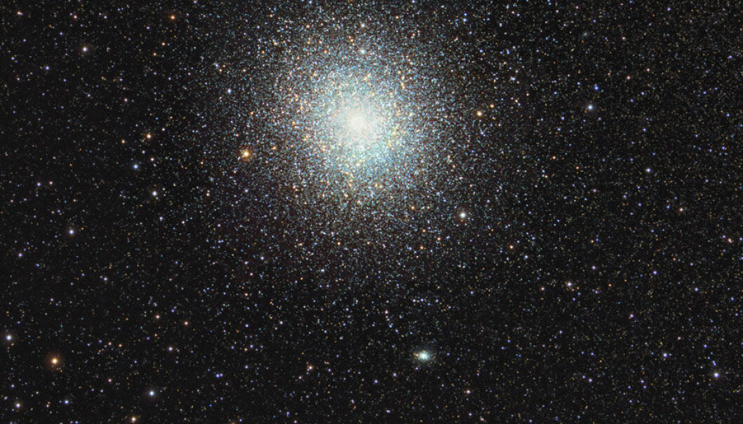 A globular cluster is a spherical collection of thousands – in some cases millions – of stars. A few ball-shaped clusters, such as 47 Tucanae here in the southern firmament, appear to our eyes as diffuse fogs. However, it is possible to see the individual stars in these clusters using precision telescopes. (Photo: Thomas V. Davis, www.tvdavisastropics.com) A globular cluster is a spherical collection of thousands – in some cases millions – of stars. A few ball-shaped clusters, such as 47 Tucanae here in the southern firmament, appear to our eyes as diffuse fogs. However, it is possible to see the individual stars in these clusters using precision telescopes. (Photo: Thomas V. Davis, www.tvdavisastropics.com)