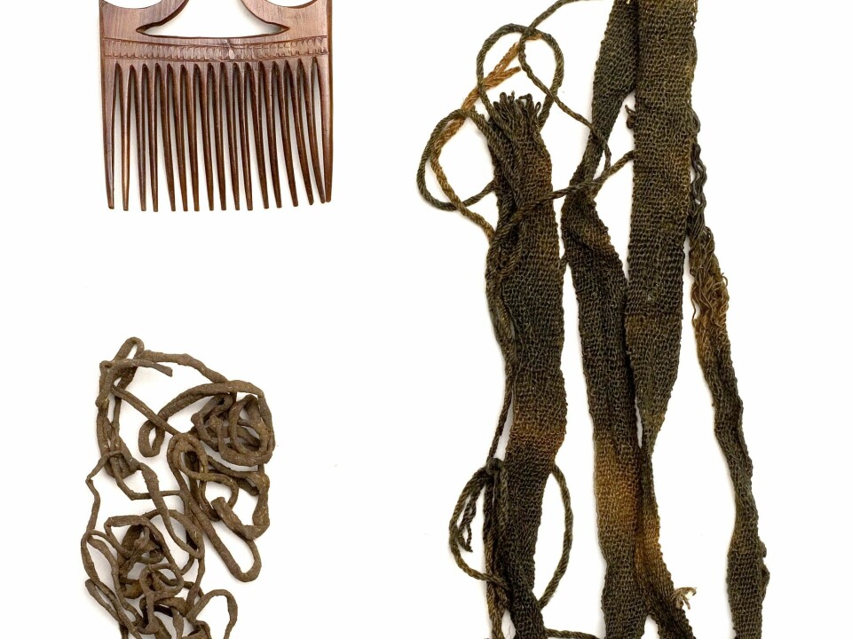 A comb and amulets from the inner coat. (Photo: the National Museum of Denmark)