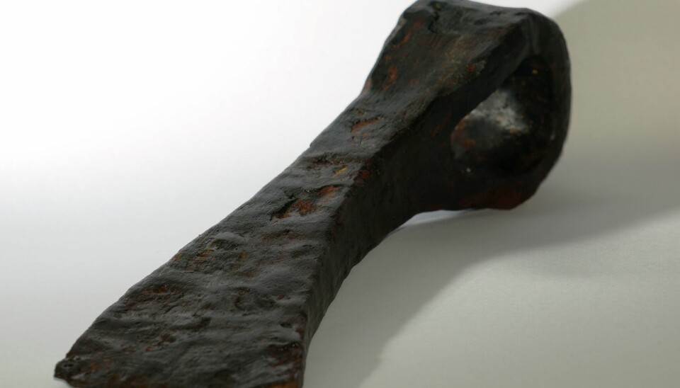 The archaeologists also found axes. (Foto: Aarhus Universitet)