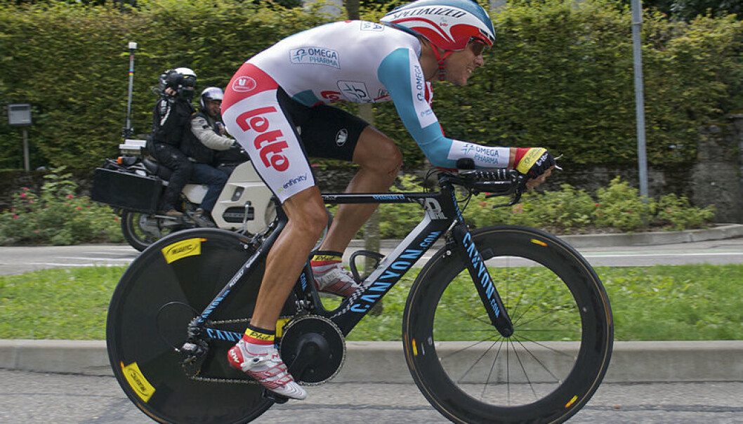 Cyclists need lighter equipment with greater energy efficiency. The solution may well be a refinement of a tiny fuel cell, which was originally developed for hearing aids. (Photo: Wikimedia Commons) Cyclists need lighter equipment with greater energy efficiency. The solution may well be a refinement of a tiny fuel cell, which was originally developed for hearing aids. (Photo: Wikimedia Commons)