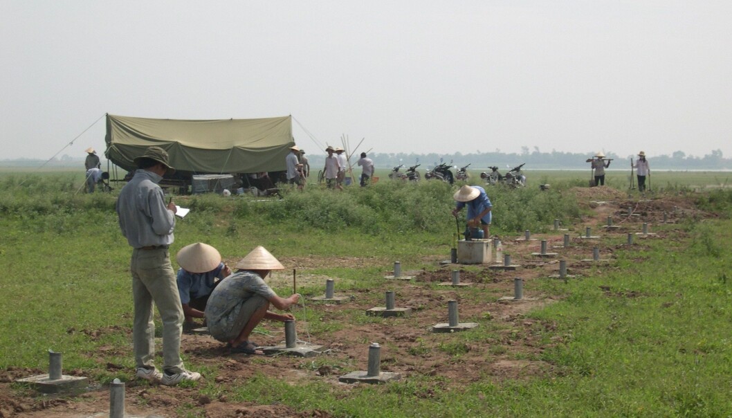 Vietnamese and Danish geologists have sunk test wells in the underground along Vietnam’s Red River for the past eight years. The geologists have now discovered why there is more arsenic in the groundwater at some locations than at others. (Photo: Flemming Larsen) Vietnamese and Danish geologists have sunk test wells in the underground along Vietnam’s Red River for the past eight years. The geologists have now discovered why there is more arsenic in the groundwater at some locations than at others. (Photo: Flemming Larsen)