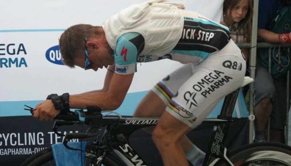 Pro cyclist Tony Martin wearing an ice vest to avoid overheating. (Photo: www.bicycling.com)