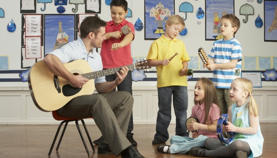 Play your turn and then pass it on. Music is used to show parents what their children need. (Photo: Colourbox)