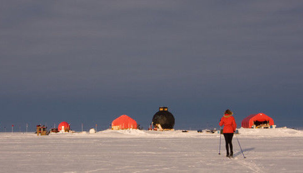 Don’t worry. You will also be able to go skiing and sledding on the inland ice 100 years from now, like this researcher, who is skiing towards the NEEM project camp. The project involves researchers from 14 countries and is headed by a Danish professor. (Photo: NEEM) Don’t worry. You will also be able to go skiing and sledding on the inland ice 100 years from now, like this researcher, who is skiing towards the NEEM project camp. The project involves researchers from 14 countries and is headed by a Danish professor. (Photo: NEEM)