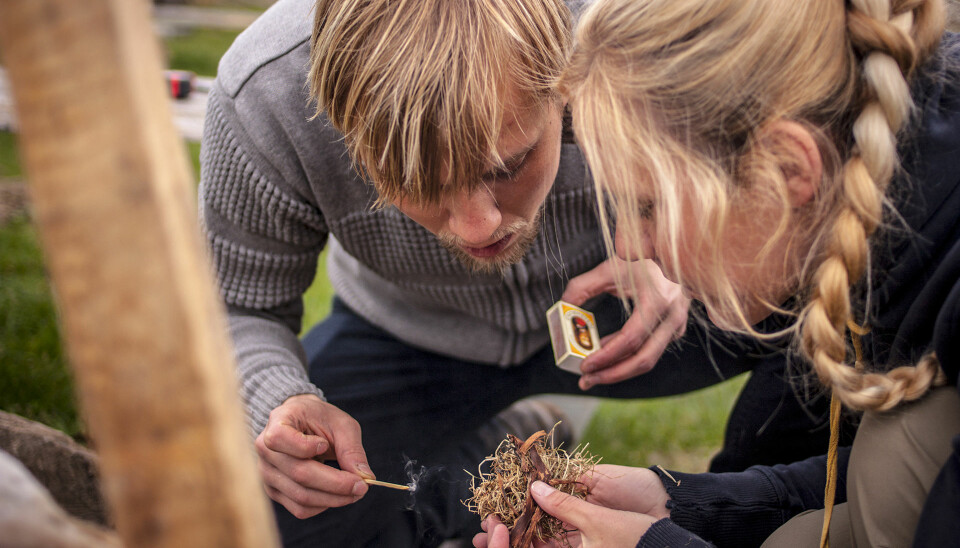 For the best possible experiment it is important to keep strictly to historical facts, explains Jæger.  Lighter fluid and other modern inventions are excluded -- here, the fire is lit with brushwood. (Photo: Kristian Secher)