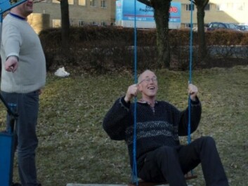 The first test of the super glue: a swing glued to a crane can easily carry a nano researcher, who weighs around 70 kg. (Photo: Niels-Jørgen Hansen, Aarhus University) The first test of the super glue: a swing glued to a crane can easily carry a nano researcher, who weighs around 70 kg. (Photo: Niels-Jørgen Hansen, Aarhus University)