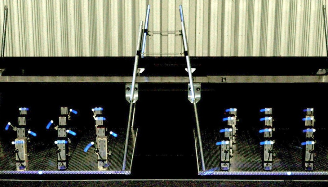 In the experiment, 30 metronomes were started at random. The metronomes were placed on two swings connected by two springs. (Photo: Erik Andreas Martens) In the experiment, 30 metronomes were started at random. The metronomes were placed on two swings connected by two springs. (Photo: Erik Andreas Martens)