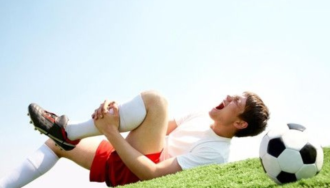 Football can cause knee injuries, which in the worst case could result in chronic pain. A new study shows that our central nervous system can become hypersensitive if it is repeatedly exposed to pain in the same location over a prolonged period. (Photo: Colourbox) Football can cause knee injuries, which in the worst case could result in chronic pain. A new study shows that our central nervous system can become hypersensitive if it is repeatedly exposed to pain in the same location over a prolonged period. (Photo: Colourbox)