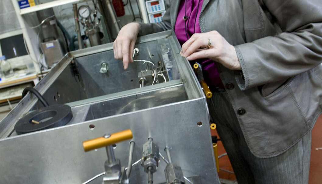Koskimies and her project team have developed a catalytic method in which carbonates and polycarbonates are made from carbon dioxide and epoxides. (Photo: Mauri Ratilainen) Koskimies and her project team have developed a catalytic method in which carbonates and polycarbonates are made from carbon dioxide and epoxides. (Photo: Mauri Ratilainen)