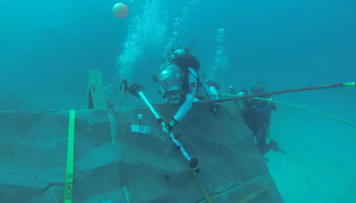 Astronauts test Google Glass on the sea floor