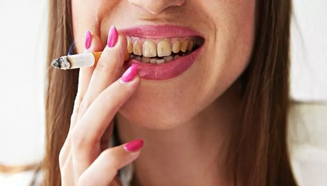 Smoking may not ruin your teeth entirely, but the weakened oral immune system caused by smoking increases the risk of infections and paradentosis. (Photo: Shutterstock)