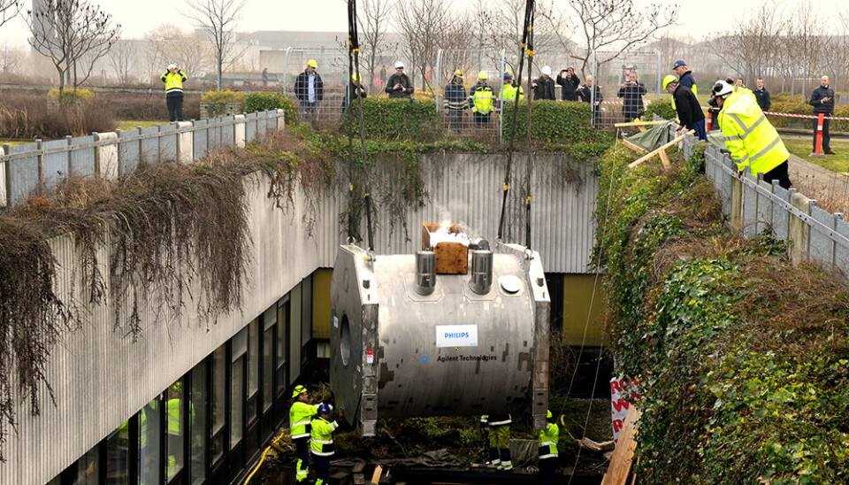 When the magnet arrived at the hospital, it was lifted into the back garden by two large cranes, pulled through a hole in the façade and brought into the MRI section on a specially-constructed rail system. (Photo: Hvidovre Hospital/Thomas Wittrup)