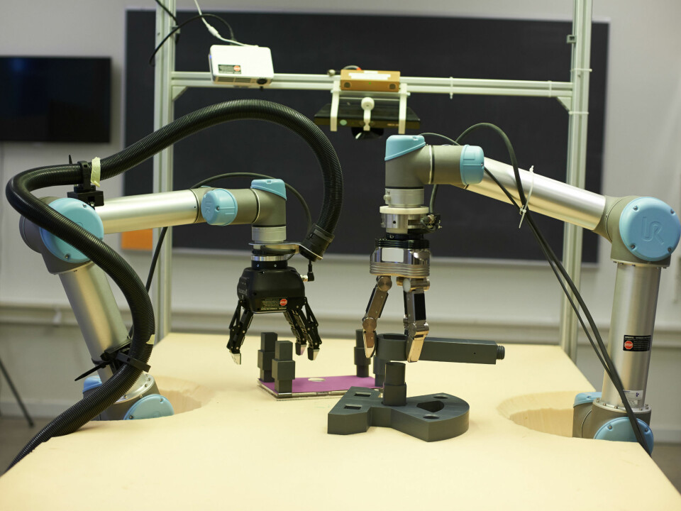 The researchers say that small companies can easily make do with a single robotic arm, depending on the task. In the background we see the installed cameras, which send images to the robots, enabling them to ‘see’. (Photo: University of Southern Denmark)