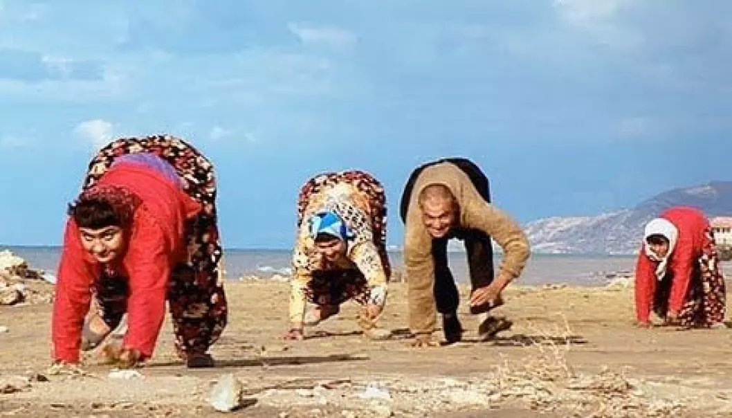 Defects in the cellular mechanisms can lead to a variety of problems in the centres of the small brain (cerebellum) which control balance.  That’s why several members of this Turkish family walk on all fours. Danish researchers have found the molecular cause of one of the disorders that can lead to problems in the small brain. (Photo: YouTube)