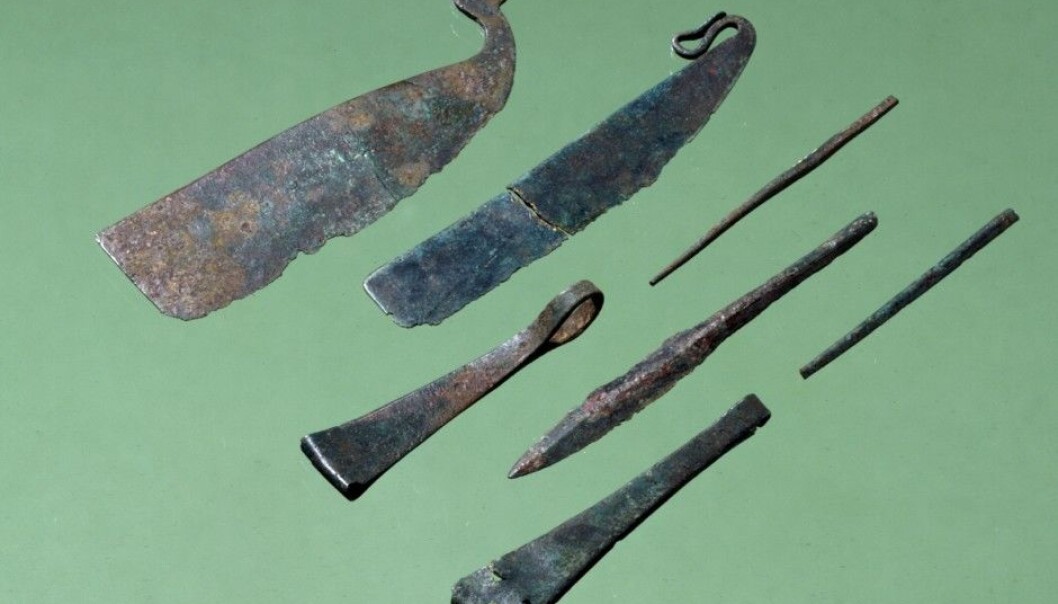 Many men were buried with shaving kits in the early Bronze Age. Razors and tweezers made of bronze have been found on Denmark’s Funen (Fyn) Island. (Photo: National Museum of Denmark) Many men were buried with shaving kits in the early Bronze Age. Razors and tweezers made of bronze have been found on Denmark’s Funen (Fyn) Island. (Photo: National Museum of Denmark)