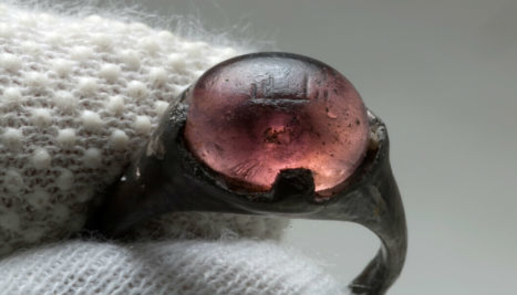 The inner surface of the ring shows almost no wear and this suggests that it had few or no owners before it came into the Swedish Viking woman's possession. (Photo: Christer Åhlin/The Swedish History Museum) The inner surface of the ring shows almost no wear and this suggests that it had few or no owners before it came into the Swedish Viking woman's possession. (Photo: Christer Åhlin/The Swedish History Museum)