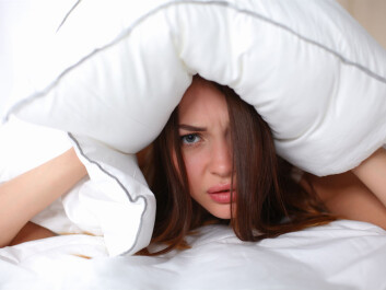 Prolonged exposure to noise may be stressful, which may explain why regular noise in our daily lives can make you ill. (Photo: <a href="http://www.shutterstock.com/da/pic-226173076/stock-photo-female-lying-on-bed-and-closing-her-ears-with-pillow-isolated.html" target="blank_">Shutterstock</a>) Prolonged exposure to noise may be stressful, which may explain why regular noise in our daily lives can make you ill. (Photo: <a href="http://www.shutterstock.com/da/pic-226173076/stock-photo-female-lying-on-bed-and-closing-her-ears-with-pillow-isolated.html" target="blank_">Shutterstock</a>)