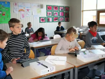 All students at Åskollen School received tablets, which also contributes to reducing disparities, according to Rector Lars Christian Gjøsæther. (Photo: Hege Breen Bakken)