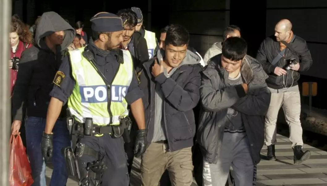 How do we help refugees and immigrants become good citizens in the Nordic welfare states? This issue is of concern to many social scientists. Here a group of migrants are coming to Sweden from Denmark, where they didn’t want to be. (Photo: Reuters / NTB)