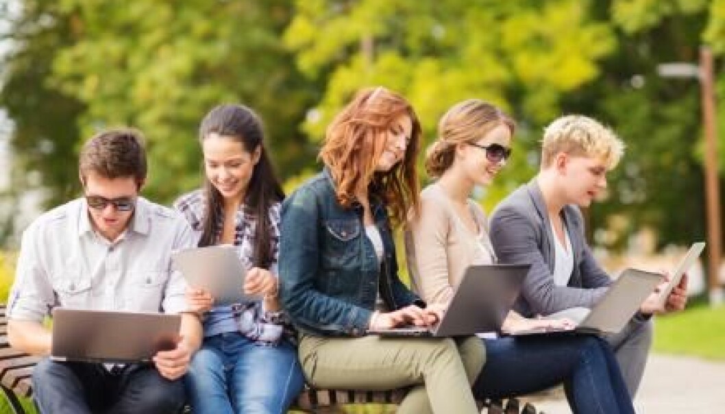 Worldwide Internet traffic is growing by 35 to 50 per cent each year, with significant environmental impacts. But scientists are designing a new chip that could reduce the web's CO2 emissions. (Photo: Shutterstock) Worldwide Internet traffic is growing by 35 to 50 per cent each year, with significant environmental impacts. But scientists are designing a new chip that could reduce the web's CO2 emissions. (Photo: Shutterstock)