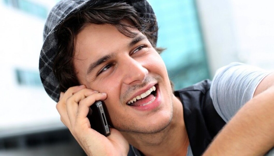 Humans are social animals. But our social contacts with one another vary greatly in the course of life. A study of 3.2 million mobile phone users shows that young people are engaged in far more social contact than adults are. That might not raise any eyebrows, but oddly, men are more social during much of their lives than women are. (Illustrative photo: goodluz / Shutterstock / NTB scanpix) Humans are social animals. But our social contacts with one another vary greatly in the course of life. A study of 3.2 million mobile phone users shows that young people are engaged in far more social contact than adults are. That might not raise any eyebrows, but oddly, men are more social during much of their lives than women are. (Illustrative photo: goodluz / Shutterstock / NTB scanpix)