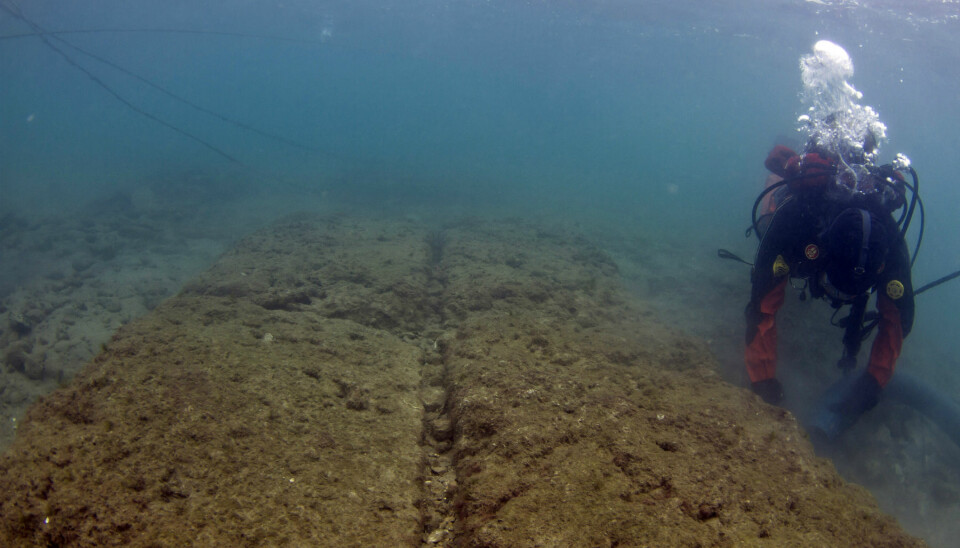 Archaeologist measures one of the boat houses in Mounichia. The excavation was conducted by the Danish Institute with permission from Ephorate of Underwater Antiquities in Greece. (Photo: Vassilis Tsiairis).