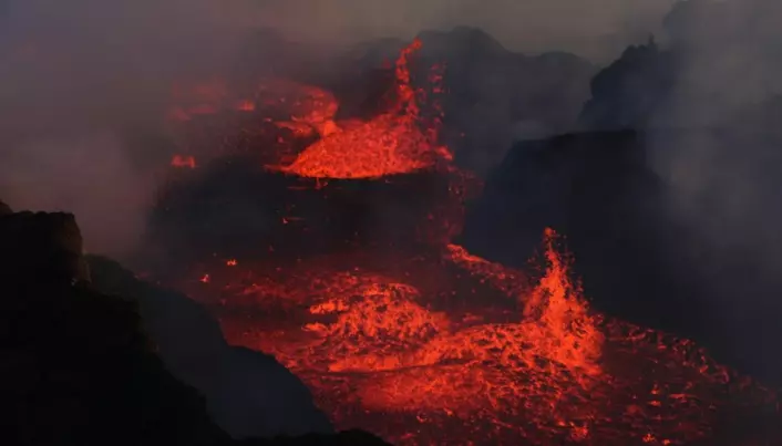 How volcanos collapse