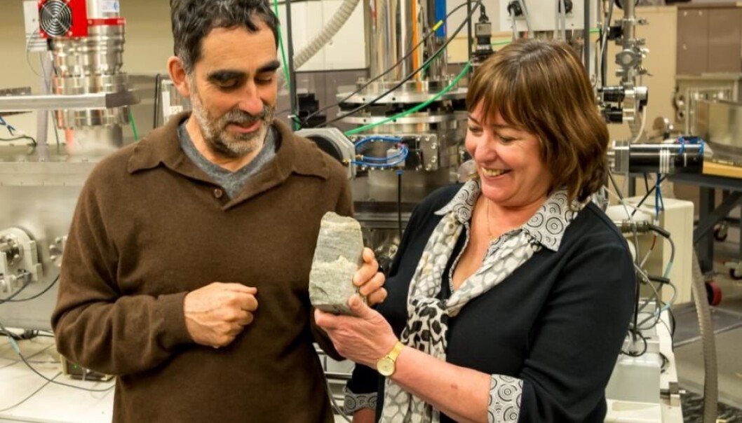Geologists, Allen Nutman and Vickie Bennet pose with the 3.7 billion year old stromatolites from Isua in central West Greenland. The fossils may be the oldest known signs of life on Earth. (Photo: Yuri Amelin) Geologists, Allen Nutman and Vickie Bennet pose with the 3.7 billion year old stromatolites from Isua in central West Greenland. The fossils may be the oldest known signs of life on Earth. (Photo: Yuri Amelin)