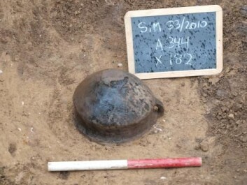 An exposed pot that archaeologists now believe to contain 3,000 year-old burnt cheese. (Photo: Museum Silkeborg) An exposed pot that archaeologists now believe to contain 3,000 year-old burnt cheese. (Photo: Museum Silkeborg)