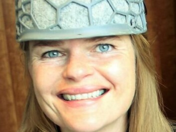 ScienceNordic journalist Anne Ringaard tests the Plato helmet. (Photo: ScienceNordic) ScienceNordic journalist Anne Ringaard tests the Plato helmet. (Photo: ScienceNordic)