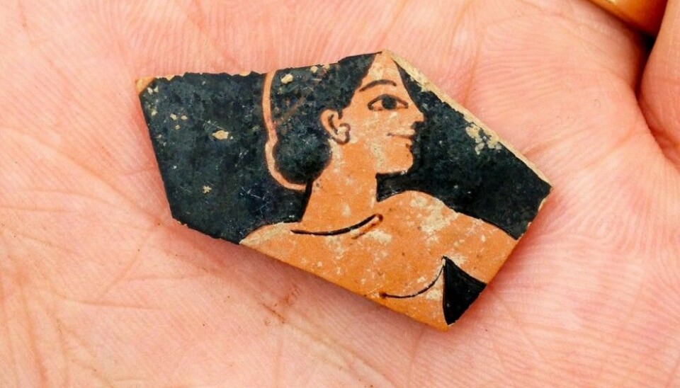A fragment of red-figure pottery from the 500s BC was unearthed during the archaeological work in Greece. (Photo: SIA/EFAK/YPPOA)