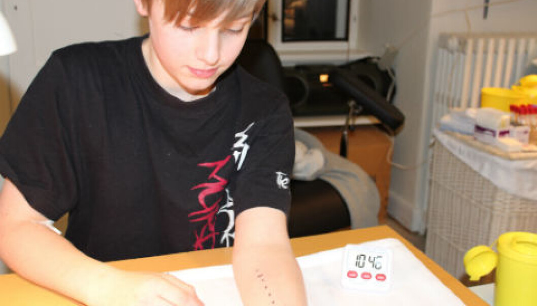 A 13-year-old Faroese boy is being re-tested for allergies with a prick test, having previously been examined aged 5 and 7. (Photo: Pál Weihe) A 13-year-old Faroese boy is being re-tested for allergies with a prick test, having previously been examined aged 5 and 7. (Photo: Pál Weihe)