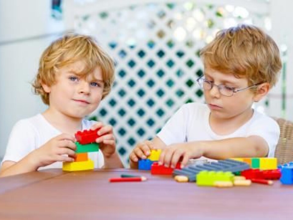 The risk of death is bigger if the siblings are closer in age and if they are of the same gender. (Photo: Shutterstock)