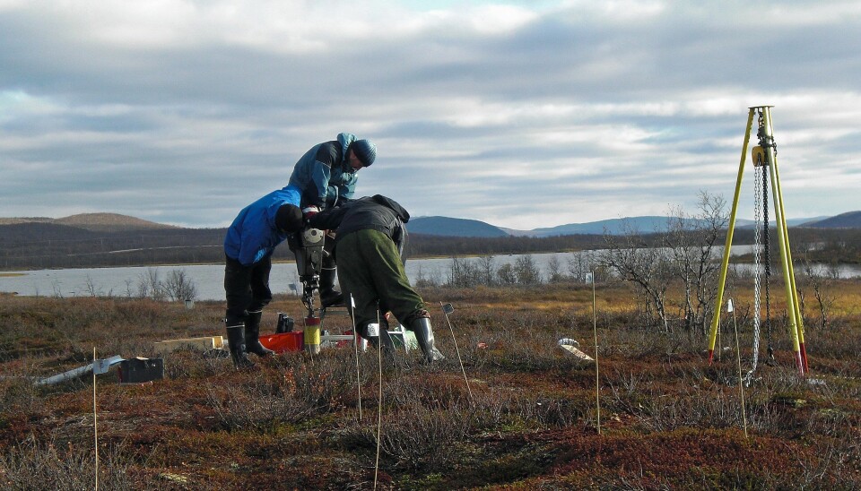 Scientists studying permafrost in the peatlands of the Finnish Lapland. As these soils thaw, they could emit large amounts of nitrous oxide—a potent greenhouse gas and a relatively understudied component of Arctic emissions. (Photo: Carolina Voigt)