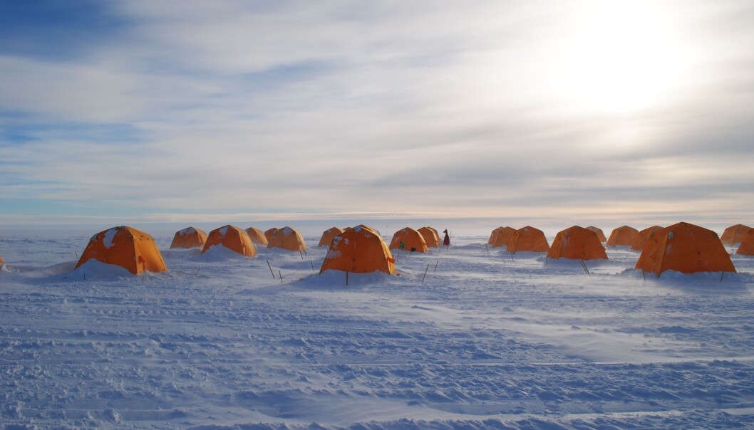 Scientists tents on the West Antarctic Ice Sheet at the drill site above Subglacial Lake Whillans. (Photo: Alex Michaud) Scientists tents on the West Antarctic Ice Sheet at the drill site above Subglacial Lake Whillans. (Photo: Alex Michaud)