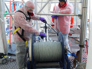 Scientists collect water samples from the Lake Whillans, whichis 800 metres beneath the surface of the ice. (Photo: Alex Michaud) Scientists collect water samples from the Lake Whillans, whichis 800 metres beneath the surface of the ice. (Photo: Alex Michaud)