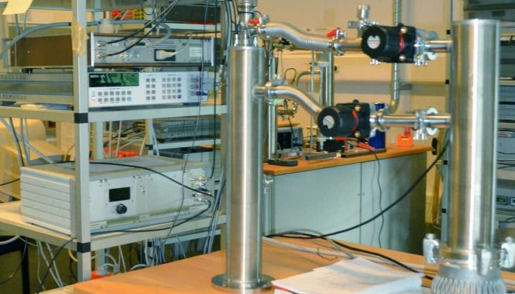 One of the many experimental set ups to study how viscous fluids behave at Roskilde University. (Photo: RUC) One of the many experimental set ups to study how viscous fluids behave at Roskilde University. (Photo: RUC)