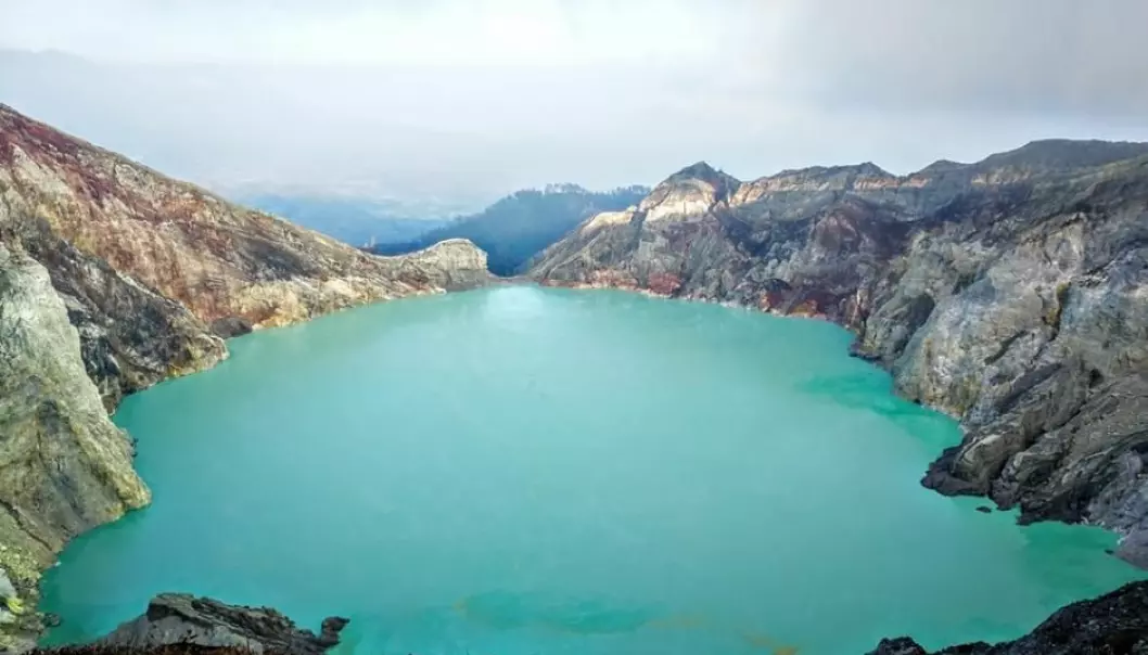 Kawah Ijen in Indonesia contains the world’s largest sulphuric acid lake, where the pH can reach as low as 0.1. (Photo: Shutterstock)