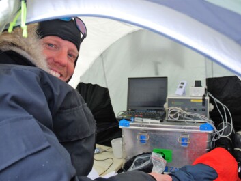 Kasper Hancke measures photosynthesis of the ice algae inside the field laboratory tent (Photo: Stine Højlund Pedersen) Kasper Hancke measures photosynthesis of the ice algae inside the field laboratory tent (Photo: Stine Højlund Pedersen)
