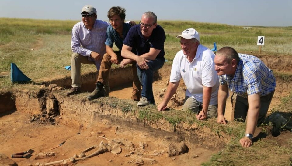 Peter de Barros Damgaard (second from the left) next to Eske Willerslev (third from left) during the Botai excavation, 2016. (Photo: Niobe Thompson)