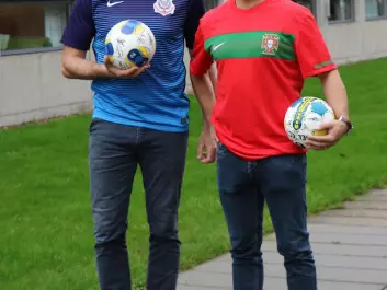 Magni Mohr (right) and Peter Krustrup (left) have studied the health benefits of football for many years. (Photo: Peter Krustrup)