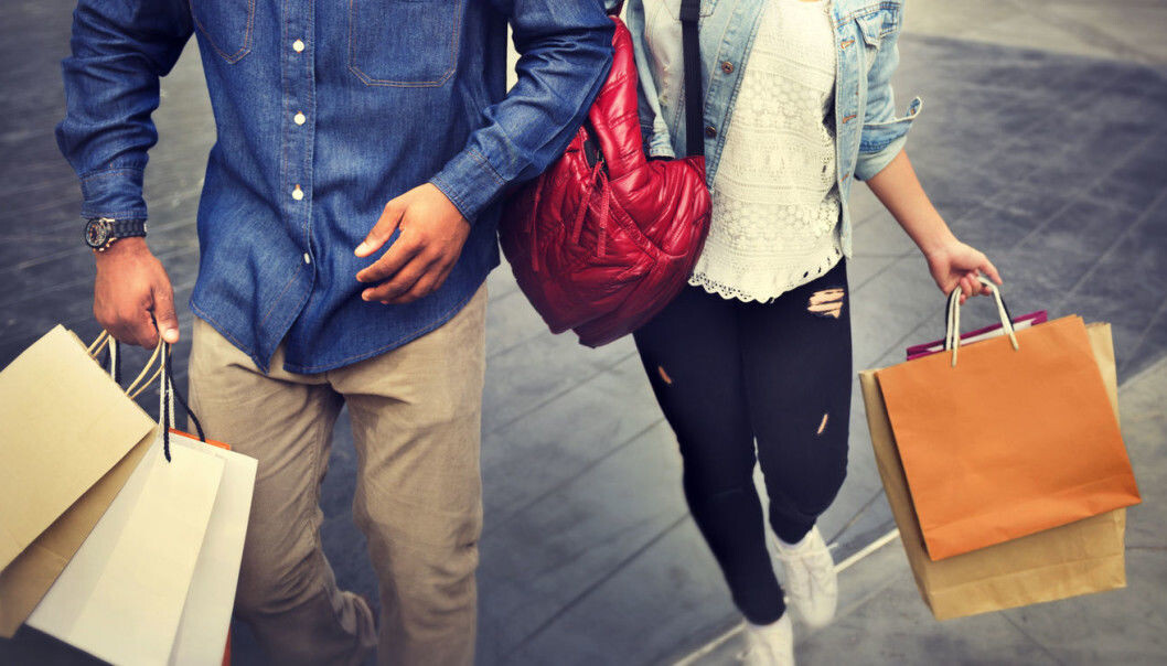 If you don’t want to spend a lot of money, leave your mobile phone at home when you go shopping. (Photo: Shutterstock, NTB Scanpix) If you don’t want to spend a lot of money, leave your mobile phone at home when you go shopping. (Photo: Shutterstock, NTB Scanpix)