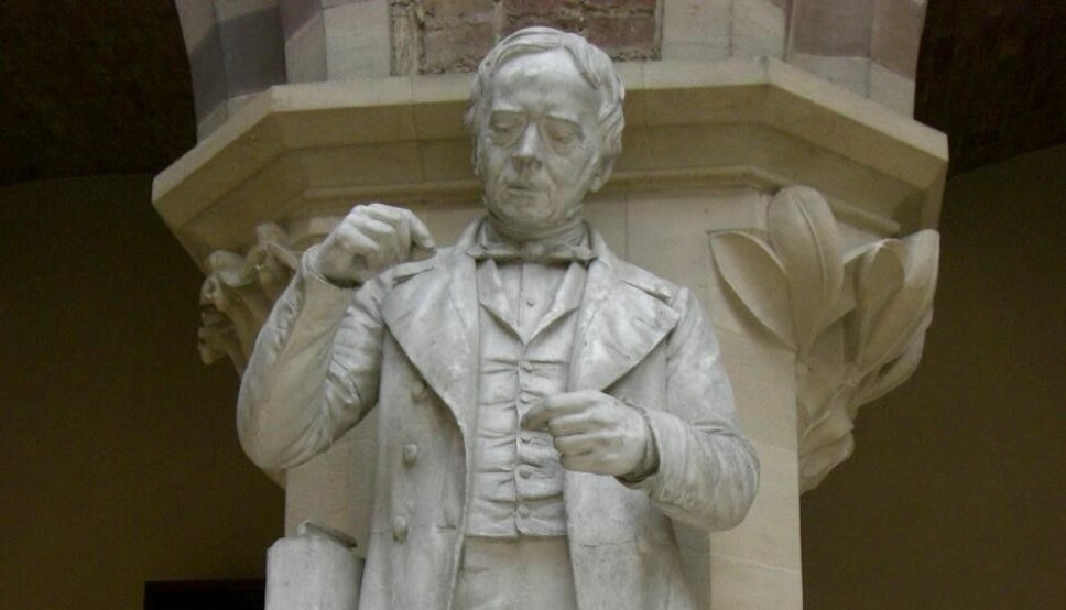 The plaster statue of Ørsted (erected in 1885), which stands at the Oxford University Museum of Natural History.