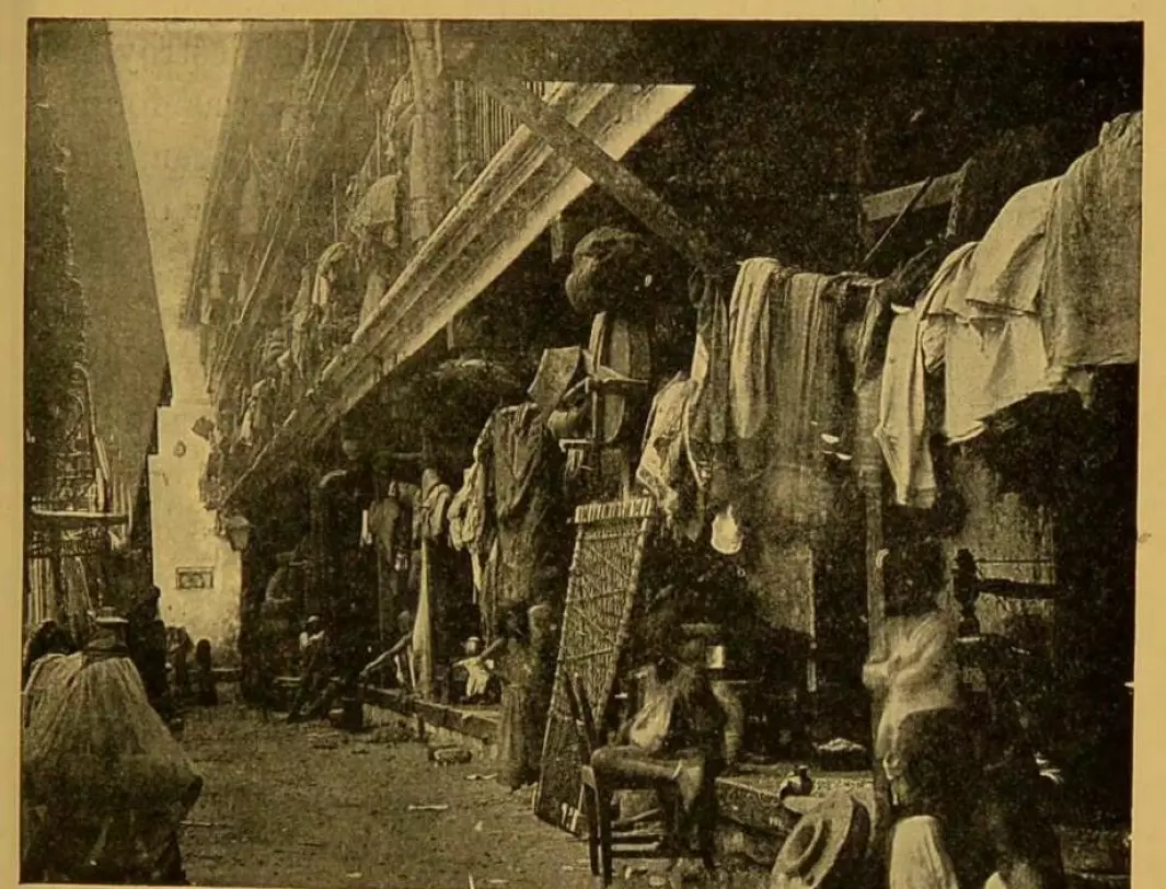 This photograph shows a street in Bombay (today Mumbai). During the plague pandemic around the beginning of the 20th century, the hardest hit region was the 'global south', where 15 million people died.