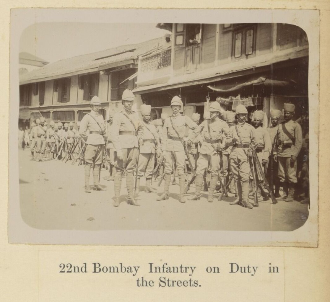 The British colonial power's cynical handling of the plague outbreak led to a strengthening of the Indian nationalist movement's struggle for independence. The British colonial power's cynical handling of the plague outbreak led to a strengthening of the Indian nationalist movement's struggle for independence.