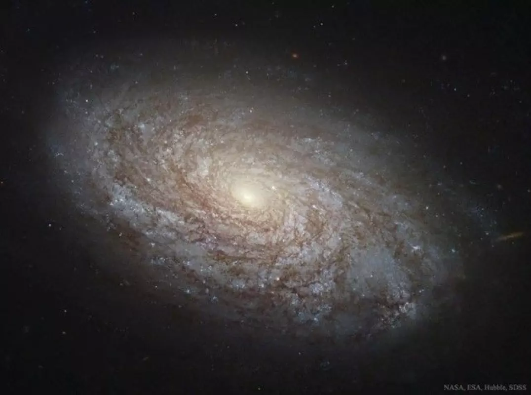 The beautiful spiral galaxy NGC 4414 lies rather isolated in space and hence hasn’t, as most other galaxies, had any collisions with other galaxies.