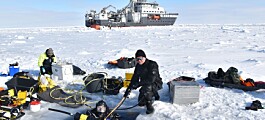 Nansen Legacy Q2 Scientific divers sample ice algae and zooplankton below sea ice